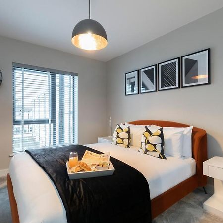Elliot Oliver - Chic 2 Bedroom Town Centre Apartment Cheltenham Bagian luar foto