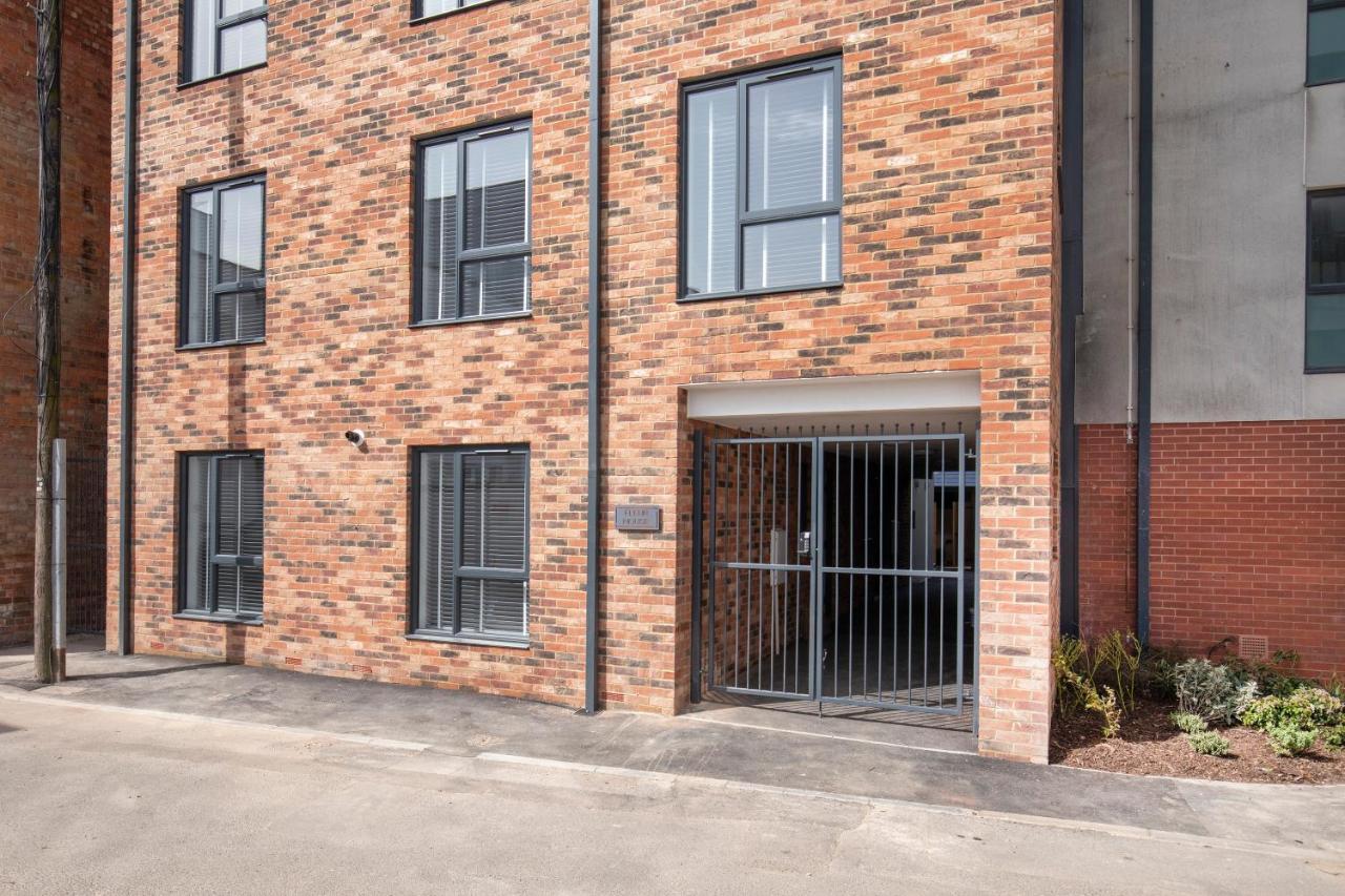 Elliot Oliver - Chic 2 Bedroom Town Centre Apartment Cheltenham Bagian luar foto