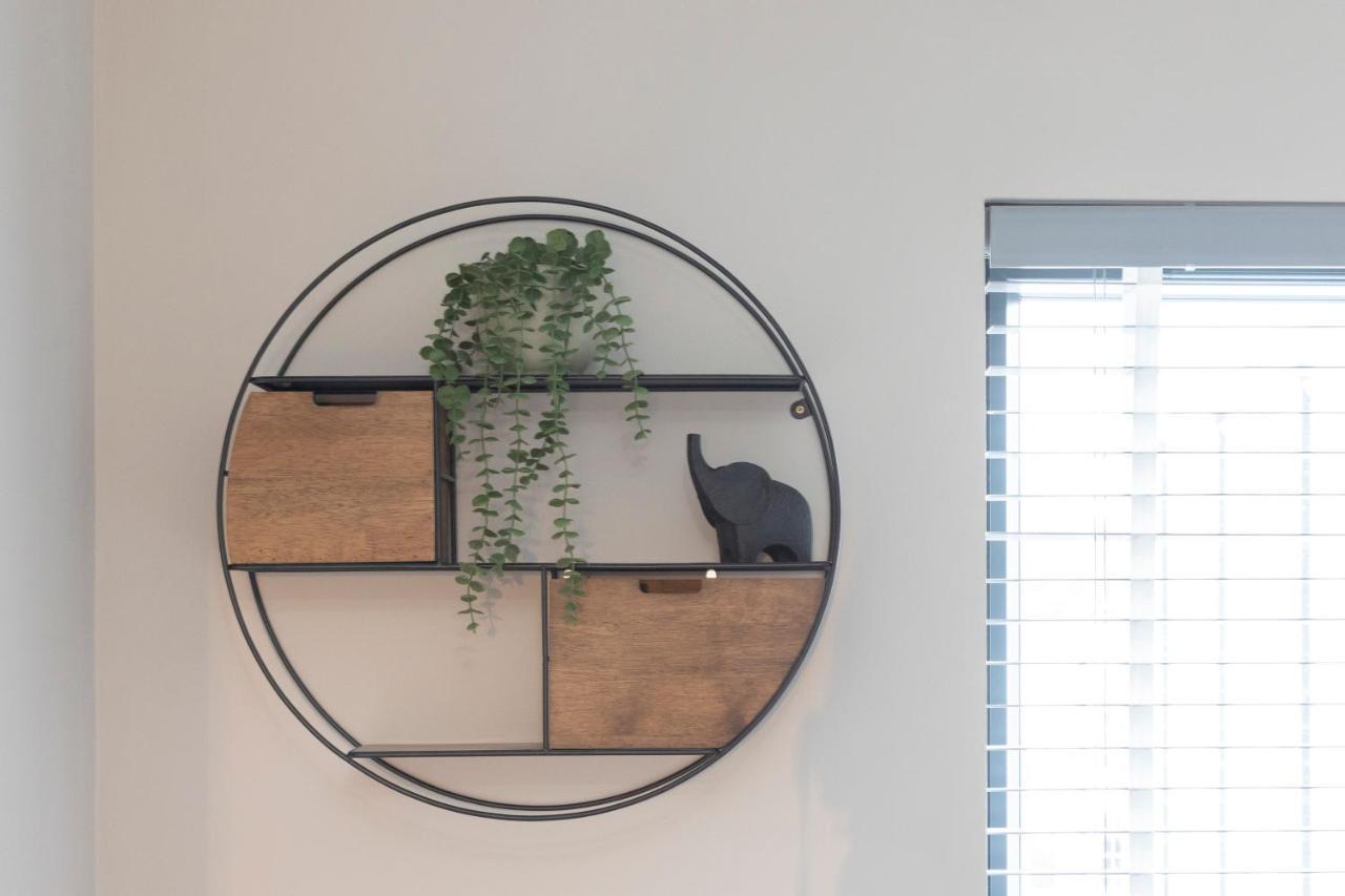 Elliot Oliver - Chic 2 Bedroom Town Centre Apartment Cheltenham Bagian luar foto