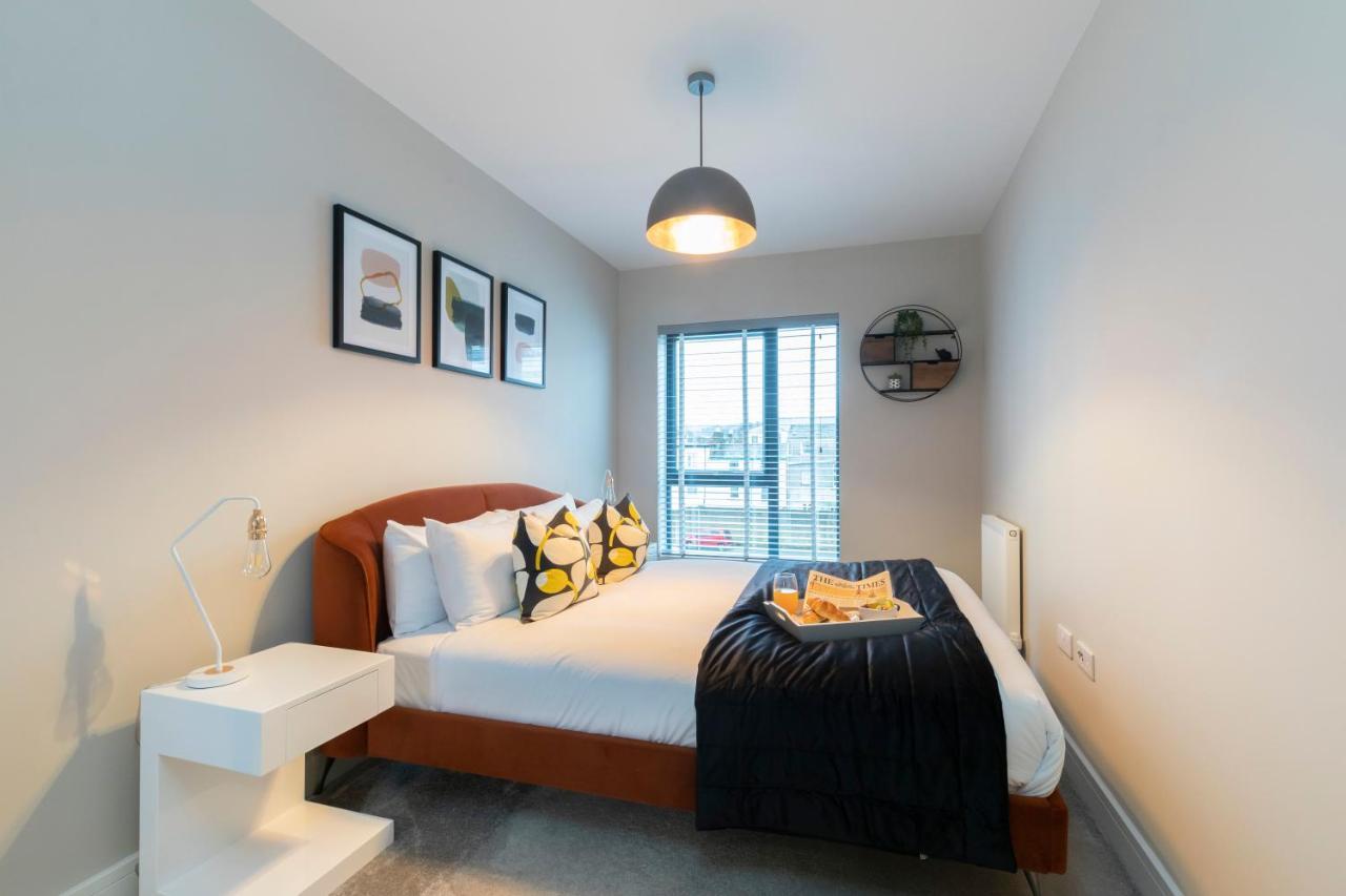 Elliot Oliver - Chic 2 Bedroom Town Centre Apartment Cheltenham Bagian luar foto