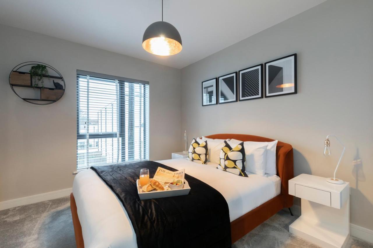 Elliot Oliver - Chic 2 Bedroom Town Centre Apartment Cheltenham Bagian luar foto