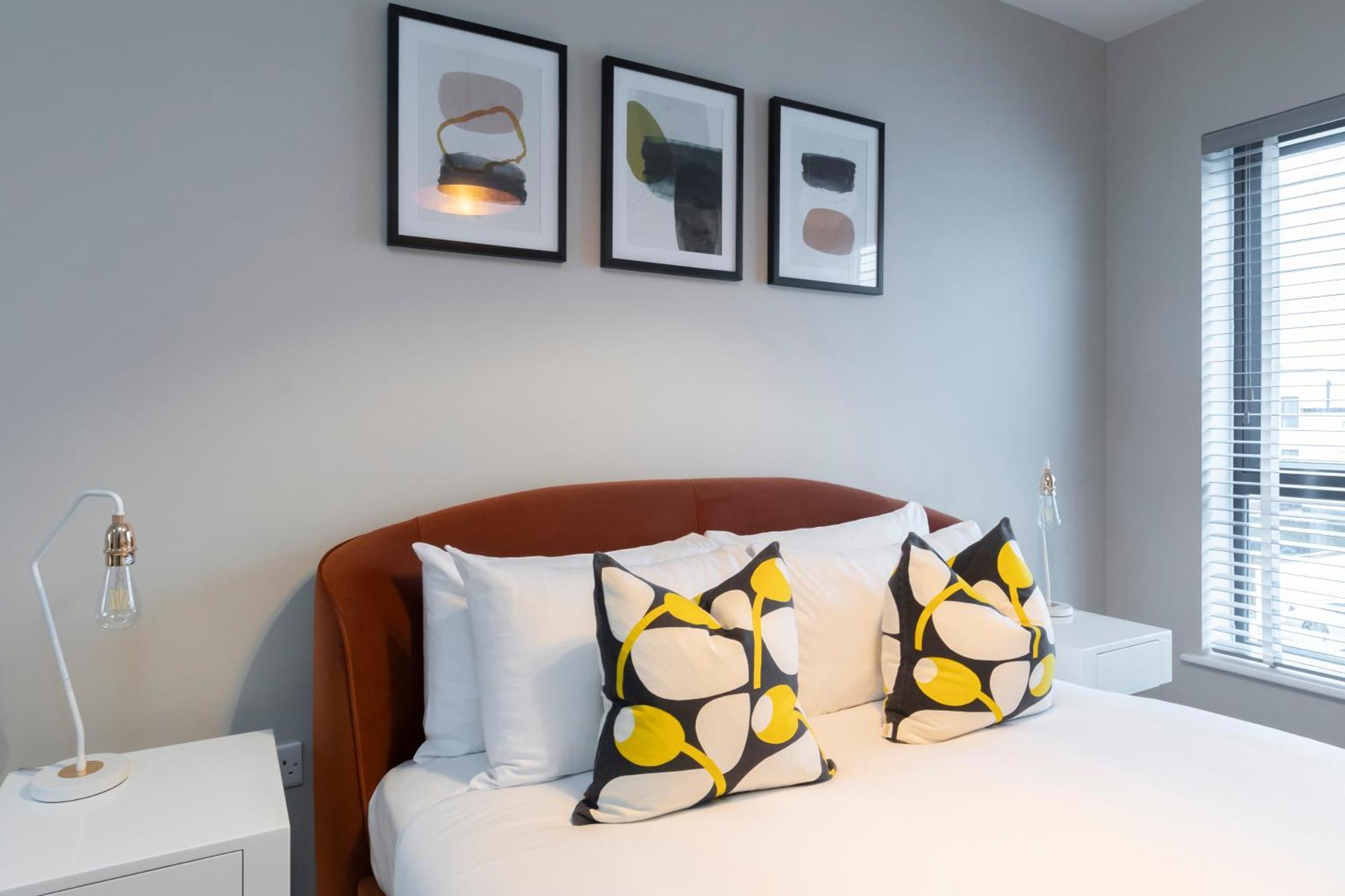 Elliot Oliver - Chic 2 Bedroom Town Centre Apartment Cheltenham Bagian luar foto