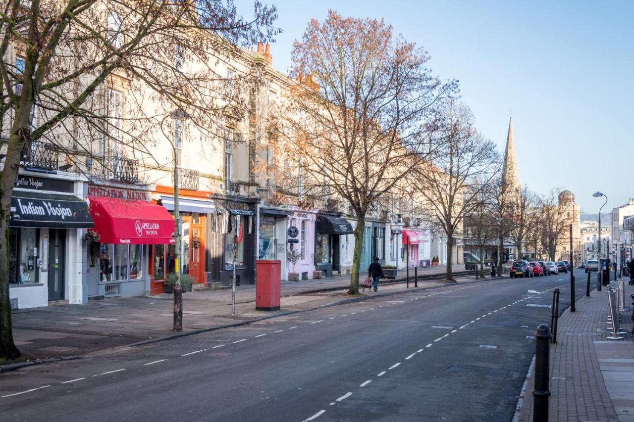 Elliot Oliver - Chic 2 Bedroom Town Centre Apartment Cheltenham Bagian luar foto